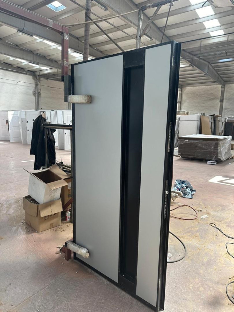 UNIQUE LUXURY QUALITY PIVOT DOORS