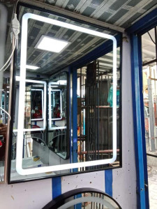 Square-shaped Led-lighted mirror