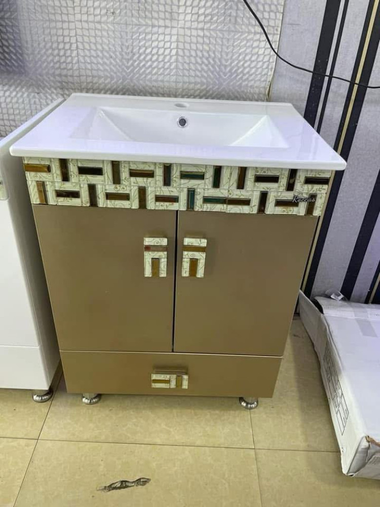 Contemporary-style bathroom vanity unit with a ceramic basin