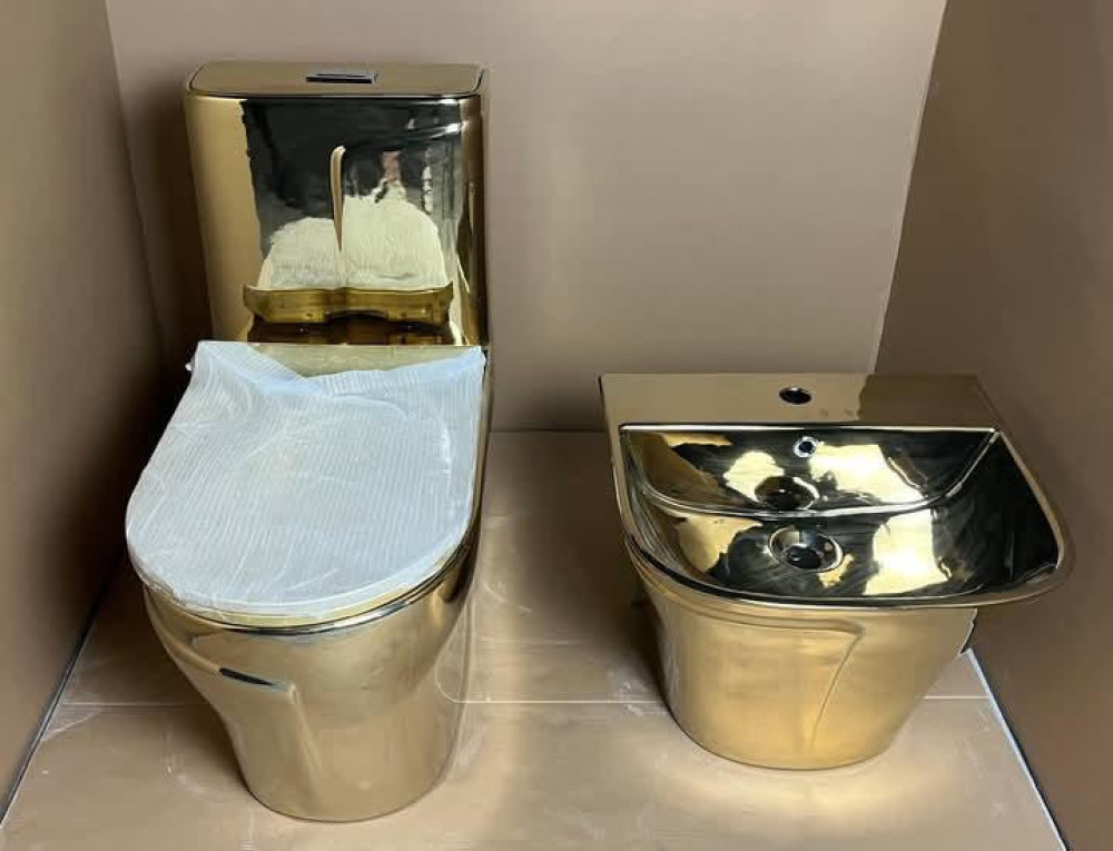 Luxury Golden-coloured Toilet and sink set