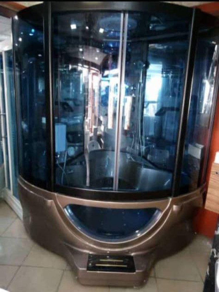 Corner Standing Jacuzzi