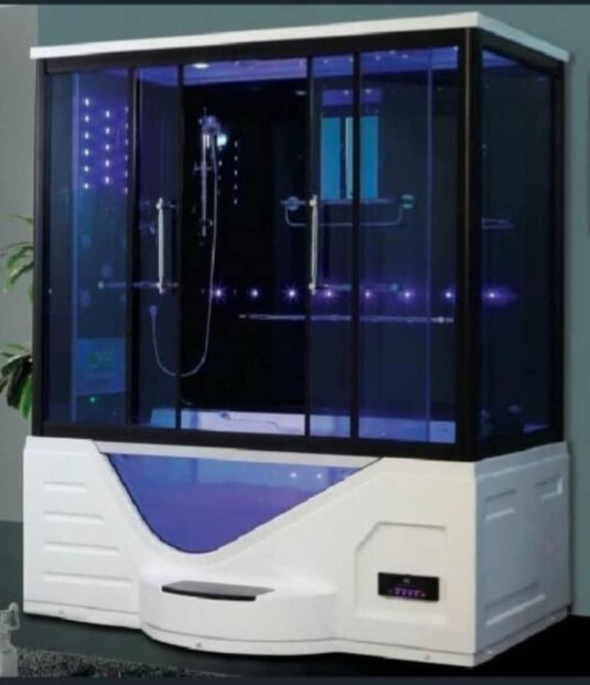 Corner Standing Jacuzzi