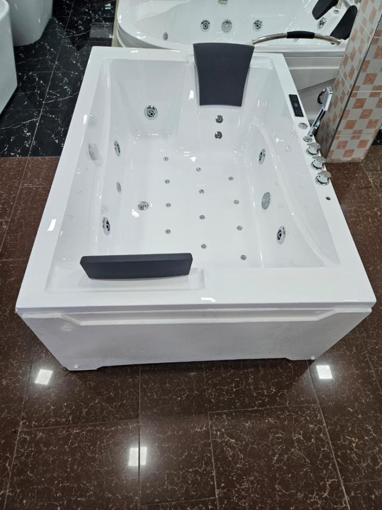Corner Luxury Jacuzzi