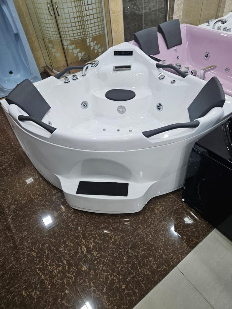 Corner Luxury Jacuzzi