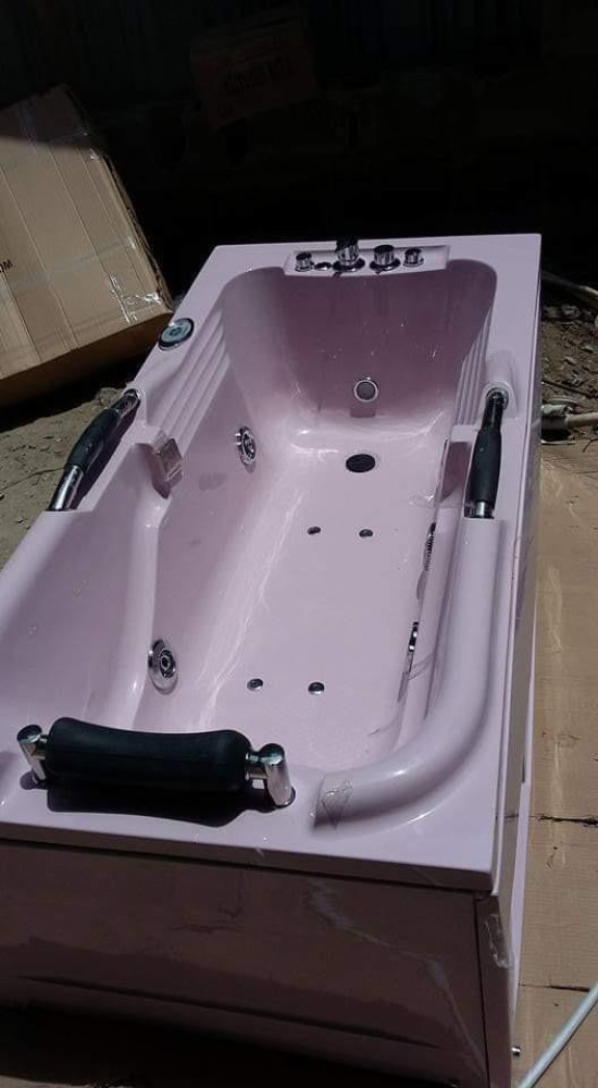 Luxury Spa Bathtub