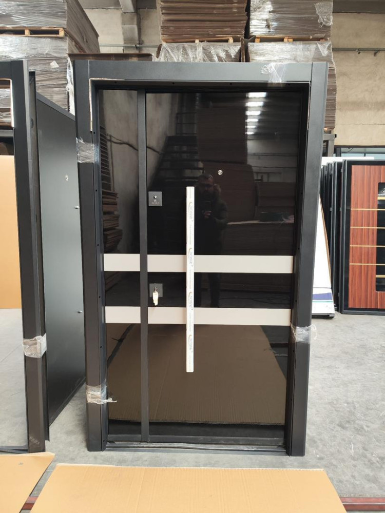 Turkish Black marble-like finish and gold-cloured handle