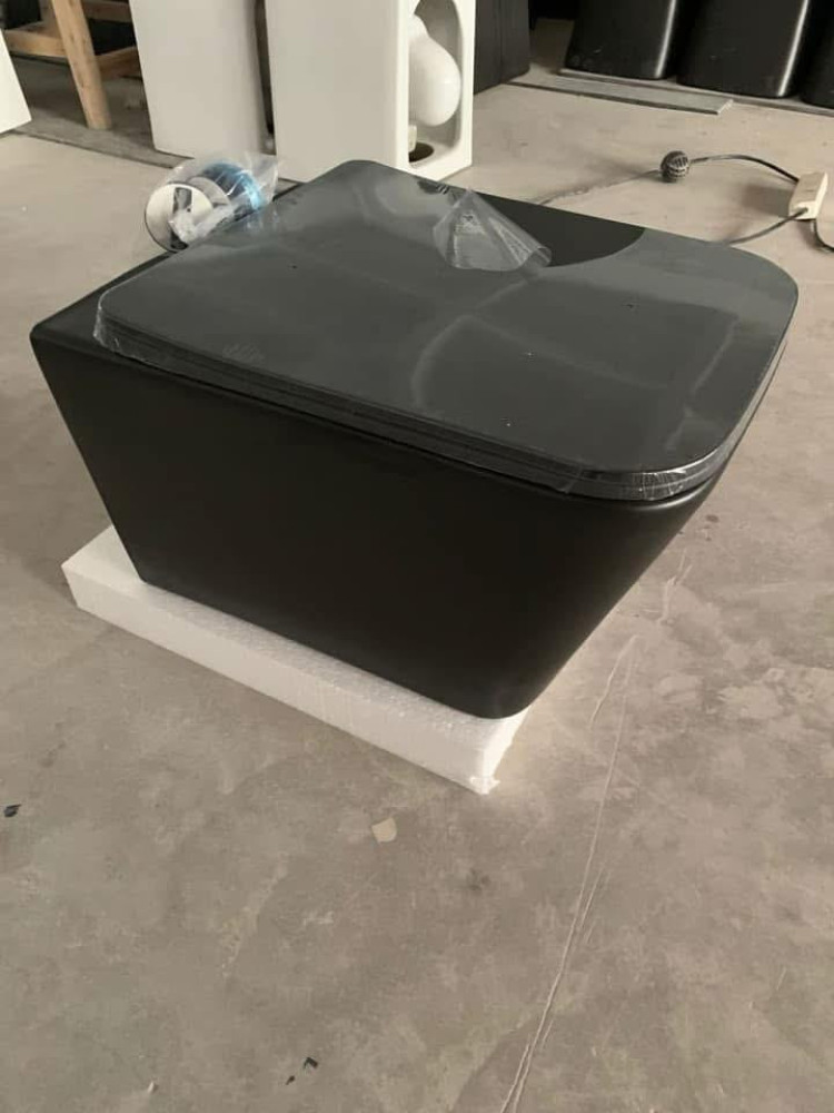 Matte Black floor-standing toilet and bidet set