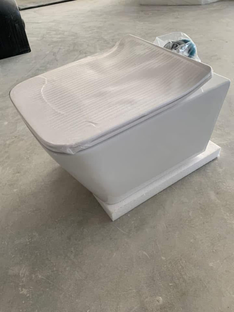 Swiss Madison Concorde Square Wall-hung toilet in a mate black finish