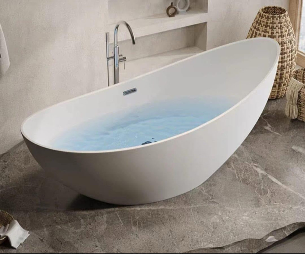 Maija Crescent freestanding bathtub