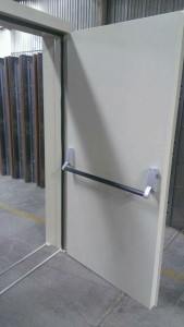 Fire-rated exit door equipped with a panic bar