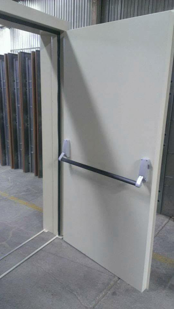 Fire-rated exit door equipped with a panic bar