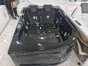 Corner Whirlpool Bathtub (Black)