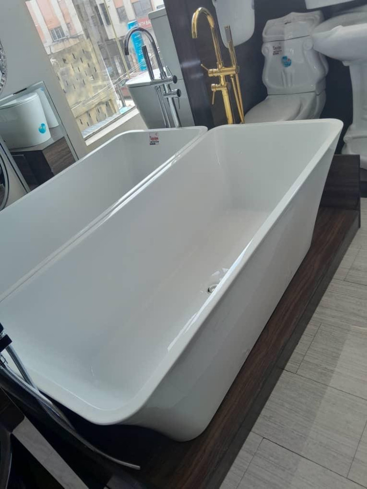 Freestanding Soaking Bathtub