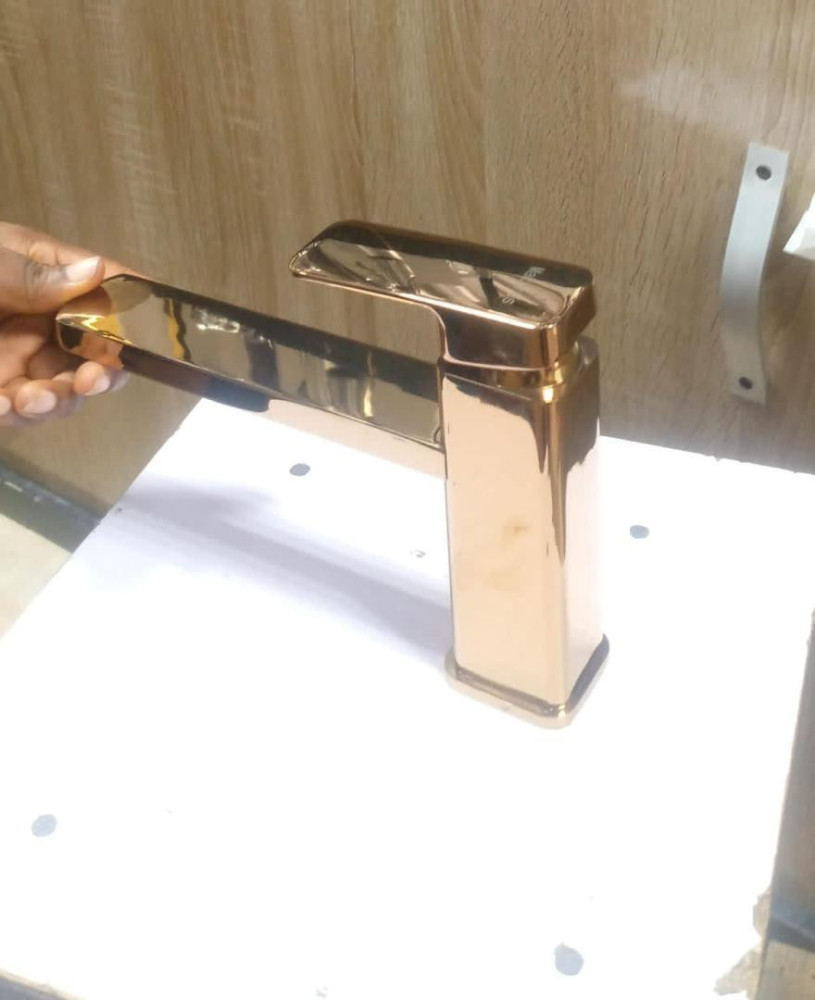 Gold basin mixer tap