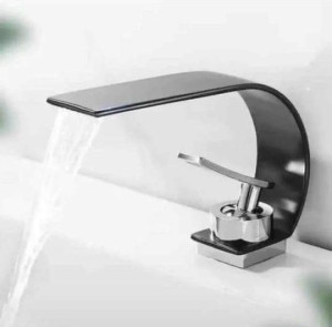 Waterfall bathrom sink faucet