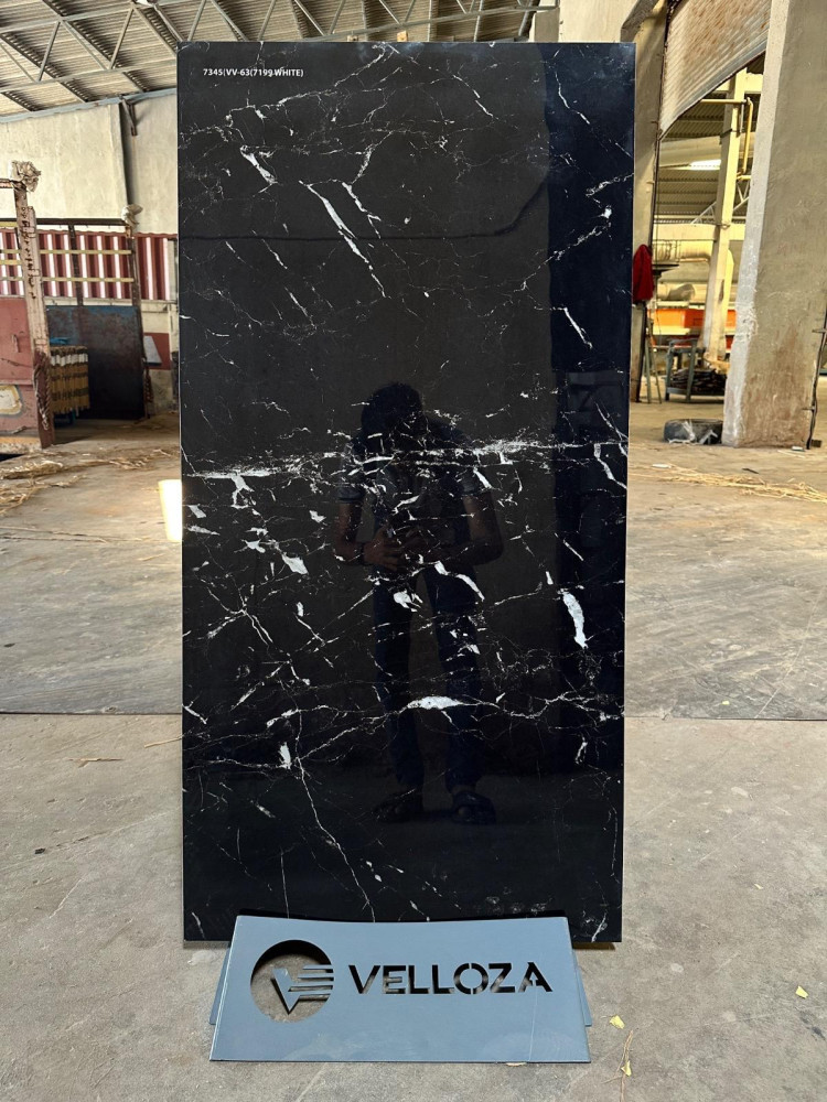 Black marble-effect Porcelin Tiles