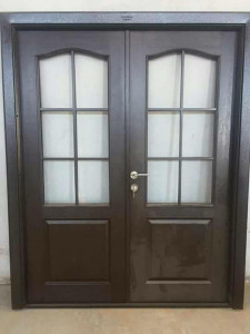 Double-door with a Dark Brown finish and Frosted glass Panes