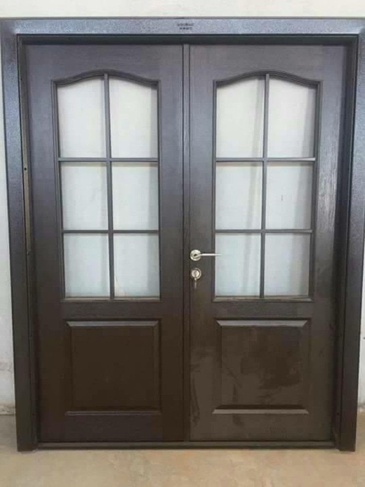Double-door with a Dark Brown finish and Frosted glass Panes