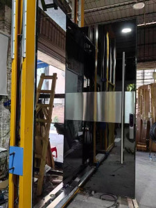 Modern large-format Pivot Door System 