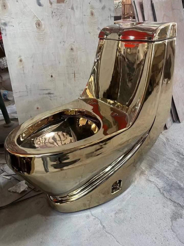 Gold-plated ceramic toilet 
