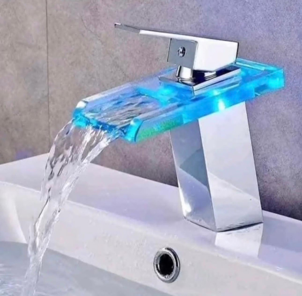 Rose Gold waterfall single-handle basin mixer tap