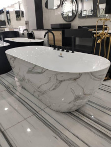 Freestanding bathtub with a White Interior and a marble-patterned exterior