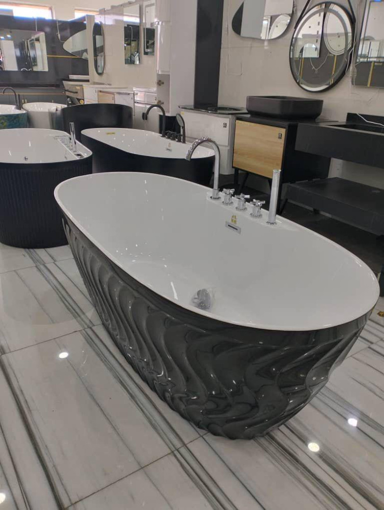 Black abd White Acrylic Freestanding bathtub with a textured side